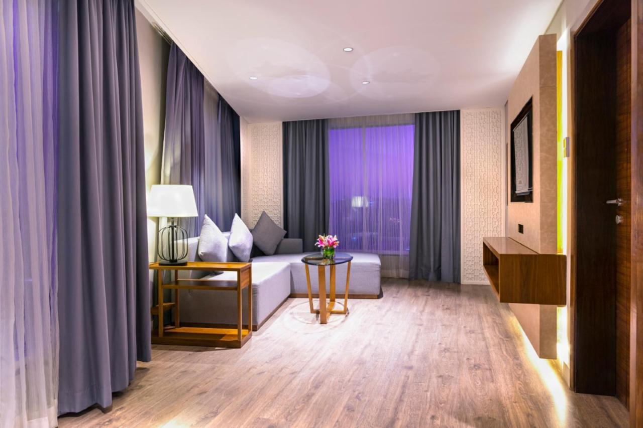 The Elite Narasapura, A Member Of Radisson Individuals Hotel Eksteriør billede