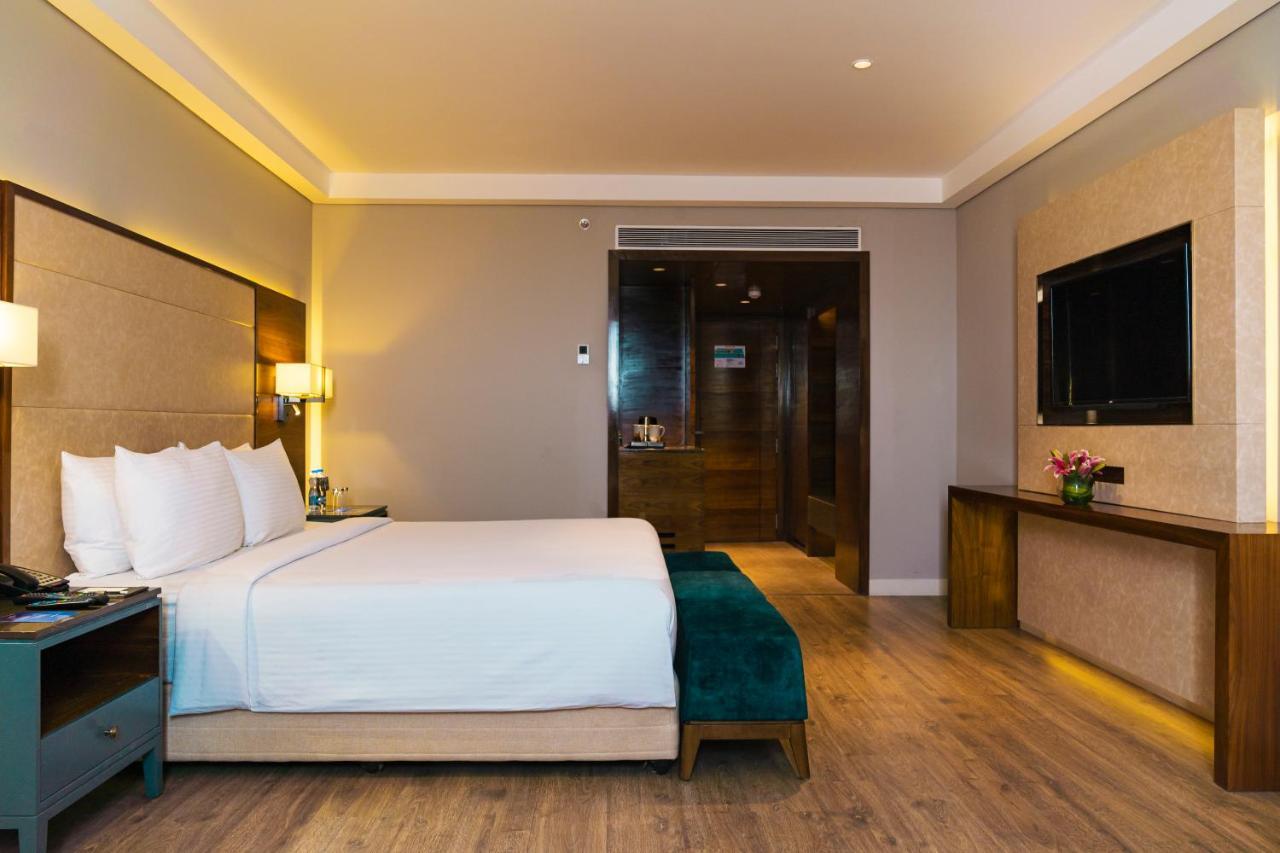 The Elite Narasapura, A Member Of Radisson Individuals Hotel Eksteriør billede