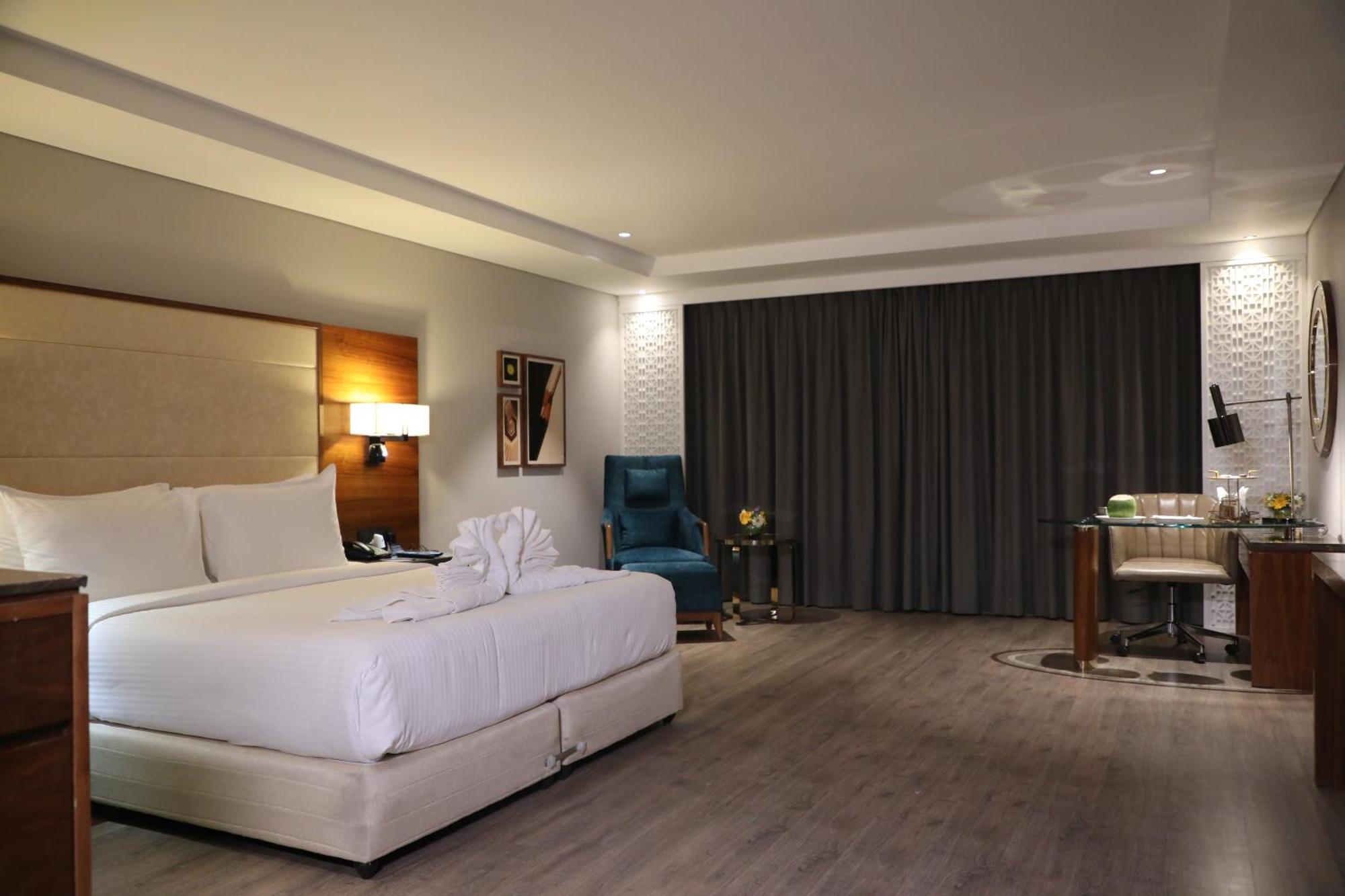 The Elite Narasapura, A Member Of Radisson Individuals Hotel Eksteriør billede